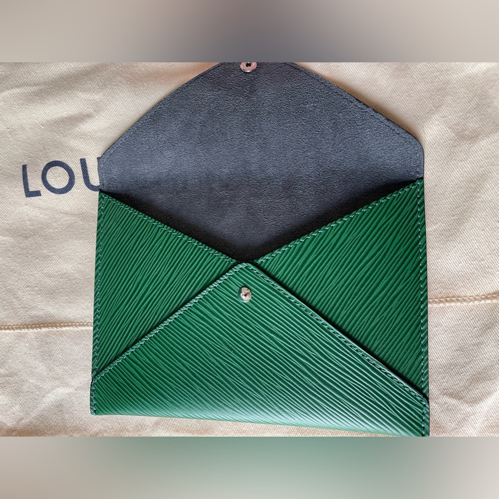 NEW Louis Vuitton Green Epi Envelope Pouch - Picture 4 of 6